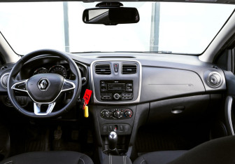 Подержанный автомобиль Renault Logan Sedan 2019 года (16 фото)