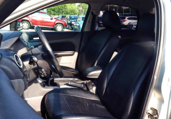 Подержанный автомобиль Ford Focus Sedan 2006 года (15 фото)