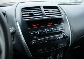 Подержанный автомобиль Mitsubishi ASX 2012 года (12 фото)