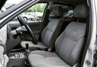 Подержанный автомобиль LADA (ВАЗ) Kalina Hatchback 2013 года (13 фото)
