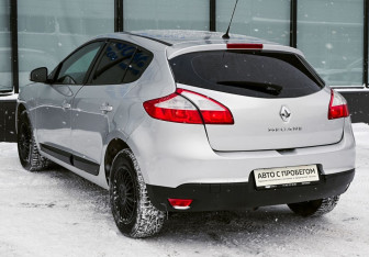 Подержанный автомобиль Renault Megane Hatchback 2012 года (3 фото)