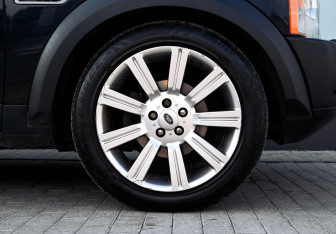 Подержанный автомобиль Land Rover Discovery 2008 года (22 фото)