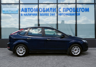 Подержанный автомобиль Ford Focus Hatchback 2010 года (6 фото)