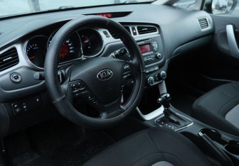 Подержанный автомобиль Kia Ceed Wagon 2014 года (9 фото)