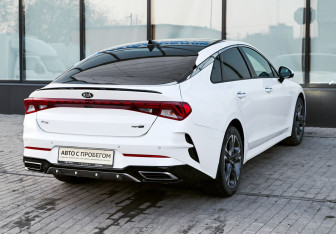 Подержанный автомобиль Kia K5 2020 года (5 фото)