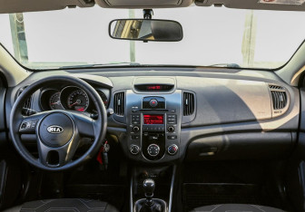 Подержанный автомобиль Kia Cerato Sedan 2012 года (12 фото)