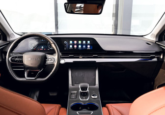 Подержанный автомобиль Omoda C5 2024 года (19 фото)