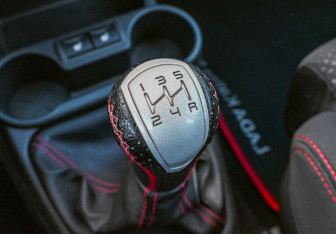 Подержанный автомобиль LADA (ВАЗ) Kalina Hatchback 2015 года (14 фото)