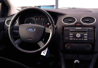 Подержанный автомобиль Ford Focus Hatchback 2005 года (18 фото)