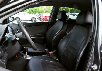 Подержанный автомобиль Hyundai Solaris Sedan 2011 года (16 фото)