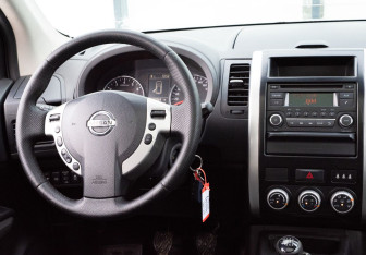 Подержанный автомобиль Nissan X-Trail 2013 года (11 фото)