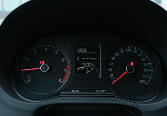 Подержанный автомобиль Volkswagen Polo Sedan 2016 года (14 фото)