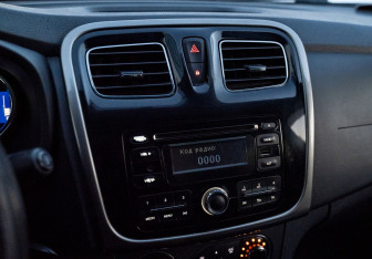 Подержанный автомобиль Renault Logan Sedan 2016 года (14 фото)