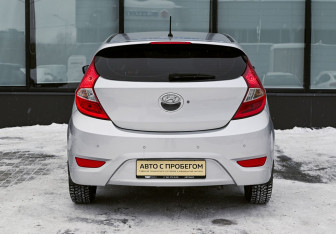 Подержанный автомобиль Hyundai Solaris Hatchback 2011 года (4 фото)