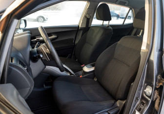 Подержанный автомобиль Toyota Auris Hatchback 2008 года (15 фото)