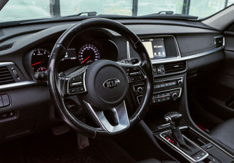 Подержанный автомобиль Kia Optima Sedan 2019 года (10 фото)