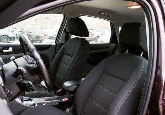 Подержанный автомобиль Ford Focus Hatchback 2010 года (16 фото)