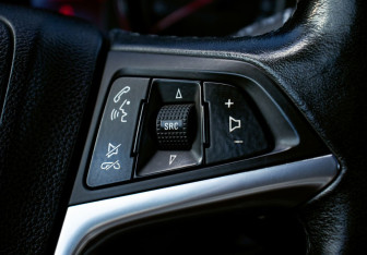 Подержанный автомобиль Opel Astra Hatchback 2011 года (13 фото)
