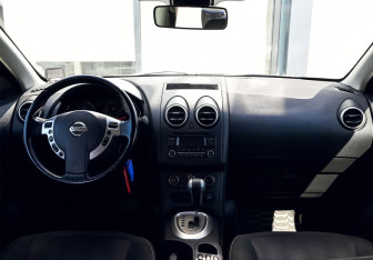 Подержанный автомобиль Nissan Qashqai 2012 года (18 фото)