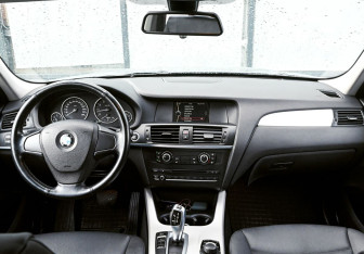 Подержанный автомобиль BMW X3 2014 года (17 фото)