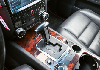 Подержанный автомобиль Volkswagen Touareg 2008 года (16 фото)