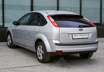 Подержанный автомобиль Ford Focus Hatchback 2006 года (3 фото)
