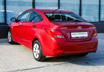 Подержанный автомобиль Hyundai Solaris Sedan 2015 года (3 фото)