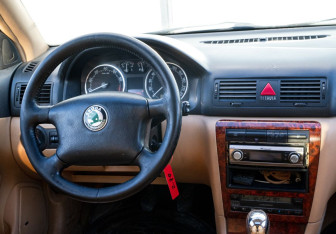 Подержанный автомобиль Skoda Octavia Liftback 2001 года (11 фото)