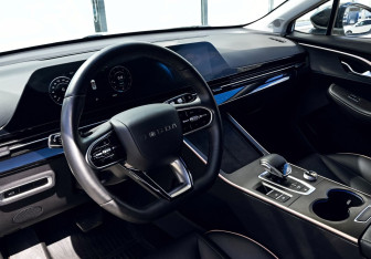 Подержанный автомобиль Omoda C5 2023 года (14 фото)
