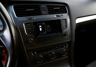 Подержанный автомобиль Volkswagen Golf Hatchback 2014 года (11 фото)