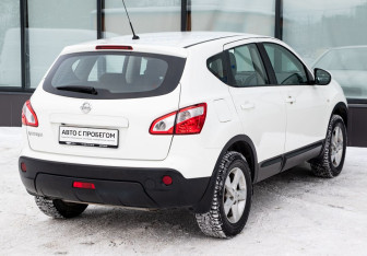 Подержанный автомобиль Nissan Qashqai 2013 года (5 фото)