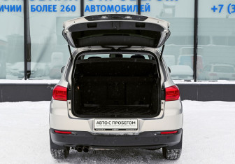 Подержанный автомобиль Volkswagen Tiguan 2012 года (20 фото)