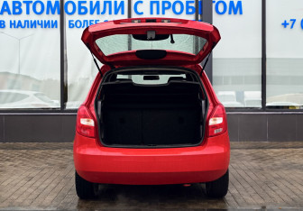 Подержанный автомобиль Skoda Fabia Hatchback 2010 года (20 фото)