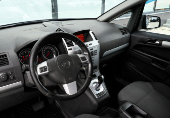 Подержанный автомобиль Opel Zafira Compactvan 2011 года (13 фото)