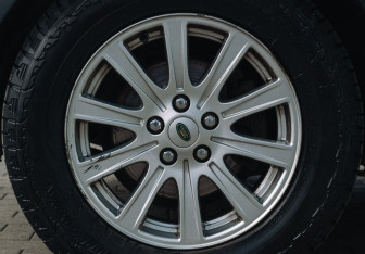 Подержанный автомобиль Land Rover Discovery 2007 года (17 фото)