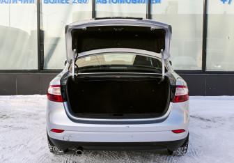 Подержанный автомобиль Renault Fluence 2014 года (19 фото)