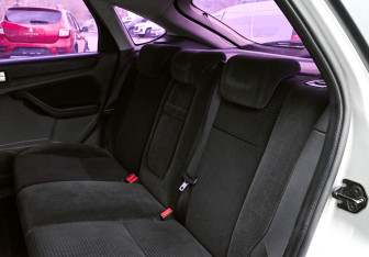 Подержанный автомобиль Ford Focus Hatchback 2006 года (19 фото)