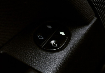 Подержанный автомобиль Ford Fiesta Hatchback 2007 года (12 фото)