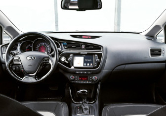 Подержанный автомобиль Kia Ceed Hatchback 2018 года (17 фото)