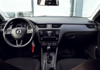 Подержанный автомобиль Skoda Octavia Liftback 2020 года (15 фото)