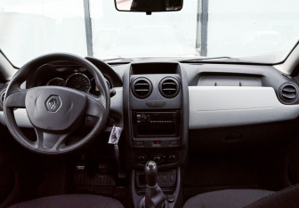 Подержанный автомобиль Renault Duster 2015 года (16 фото)