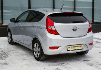 Подержанный автомобиль Hyundai Solaris Hatchback 2011 года (3 фото)