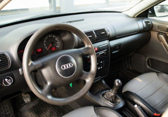 Подержанный автомобиль Audi A3 Hatchback 2002 года (13 фото)