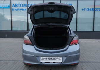 Подержанный автомобиль Opel Astra Hatchback 2008 года (17 фото)