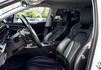 Подержанный автомобиль Omoda C5 2023 года (15 фото)