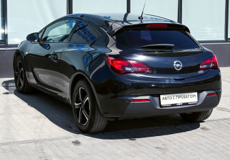 Подержанный автомобиль Opel Astra Hatchback 2013 года (5 фото)
