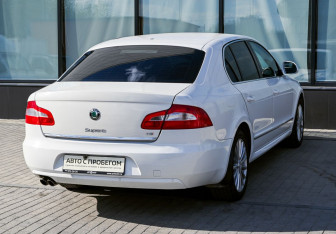 Подержанный автомобиль Skoda Superb Liftback 2011 года (5 фото)