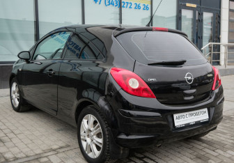 Подержанный автомобиль Opel Corsa 2008 года (3 фото)
