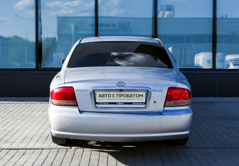 Подержанный автомобиль Hyundai Sonata 2004 года (4 фото)