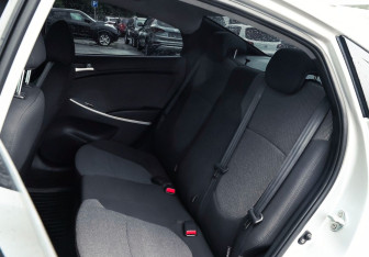 Подержанный автомобиль Hyundai Solaris Sedan 2012 года (7 фото)